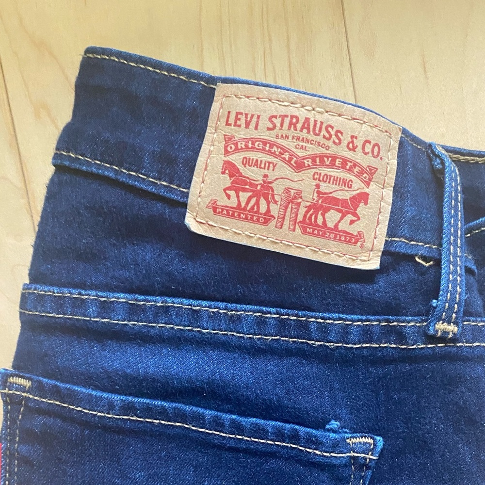 Levi’s 811 curly skinny jeans